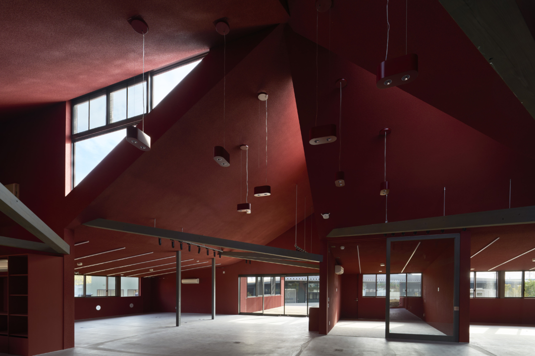 加古川の物流倉庫とオフィス / Logistics center and office in kakogawa